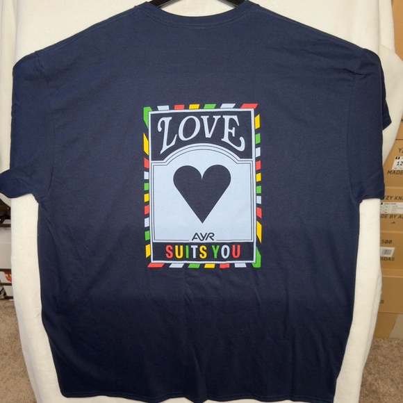 LOVE SUITS YOU Graphic Tee – XL – Navy Blue Gildan Shirt - Picture 4 of 6